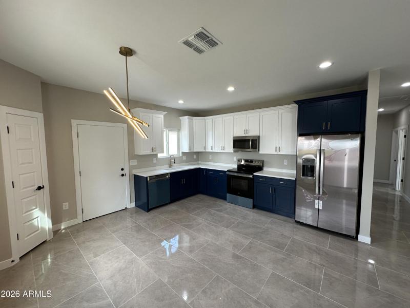 AEE640B8-1DB5-42D8-8985-424B77D60587