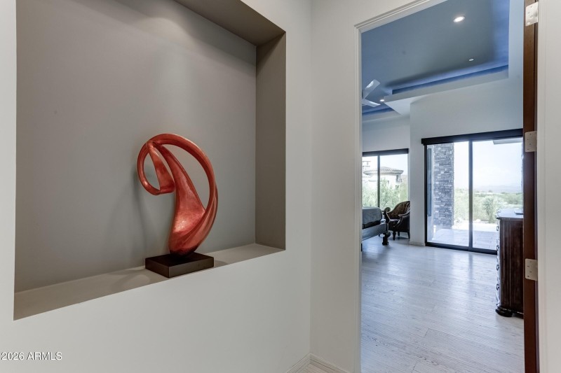 030_2nd Primary Suite Entry