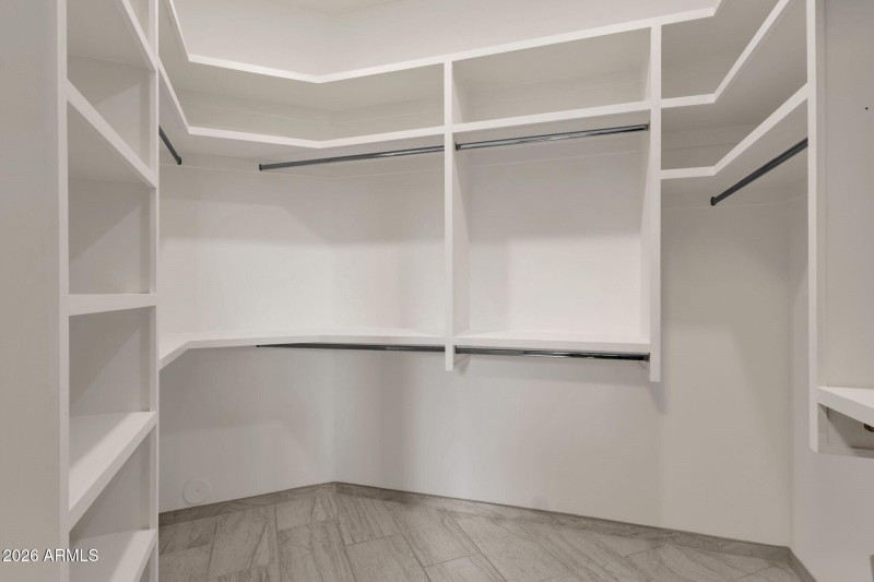 035_2nd Primary Walk In Closet