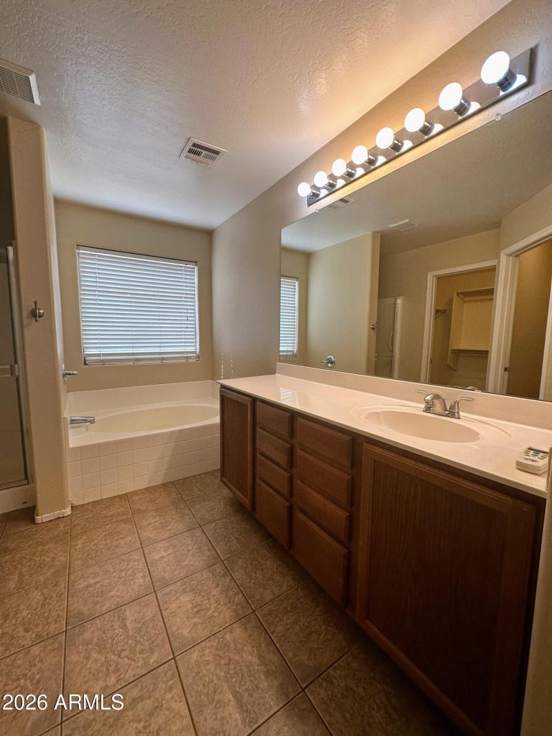 64487A73-46F6-48AF-8343-BF68937AF7AC[1]