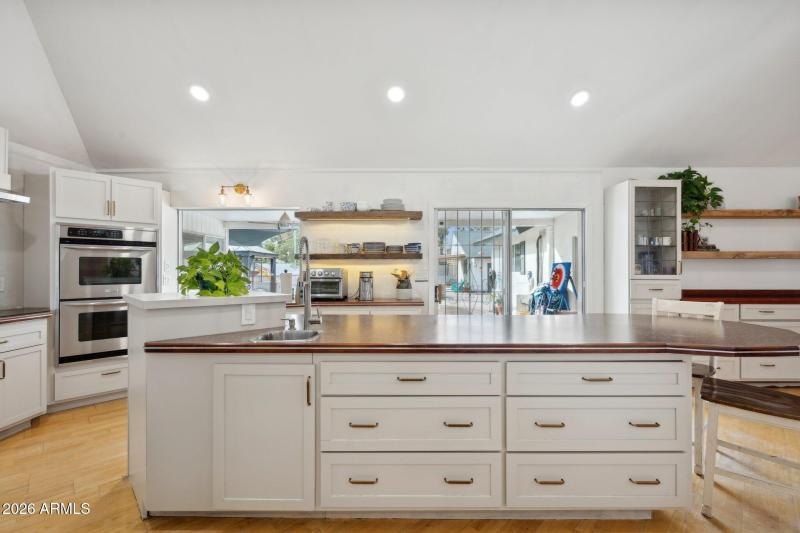 13-web-or-mls-6001-e-thunderbird-rd