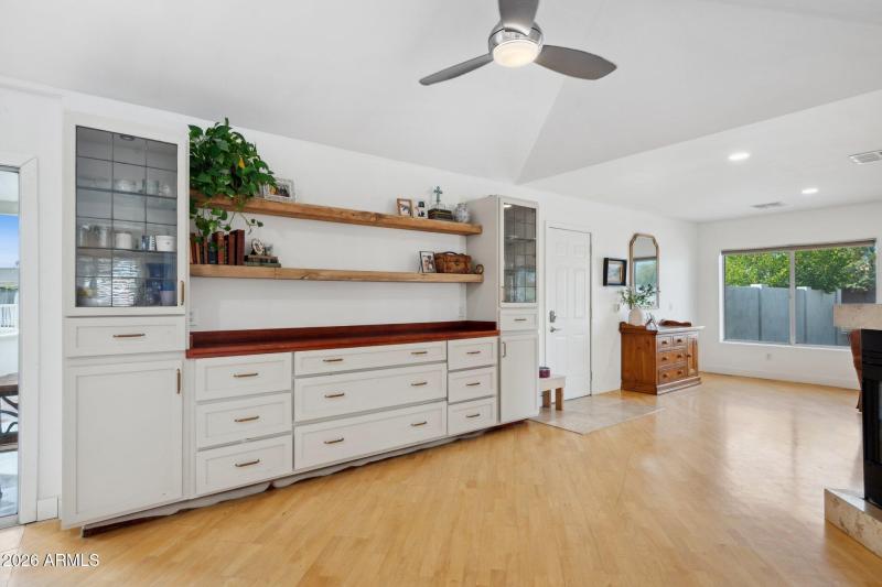 15-web-or-mls-6001-e-thunderbird-rd