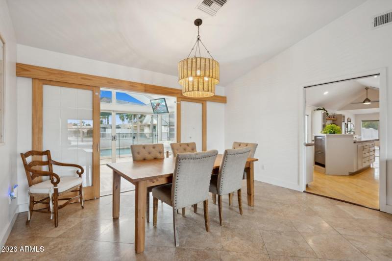 17-web-or-mls-6001-e-thunderbird-rd