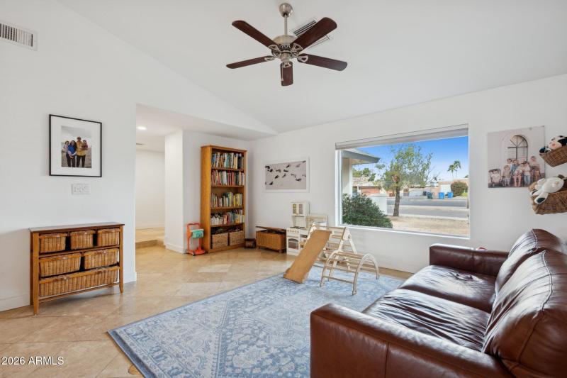 19-web-or-mls-6001-e-thunderbird-rd