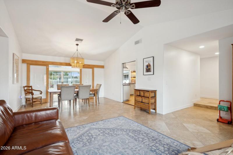 22-web-or-mls-6001-e-thunderbird-rd