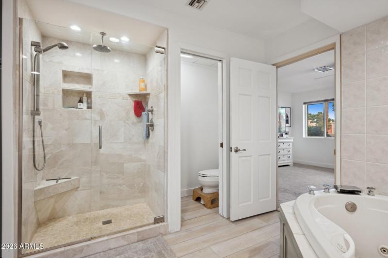 28-web-or-mls-6001-e-thunderbird-rd