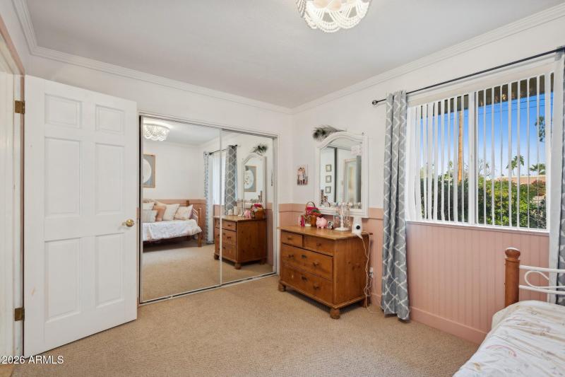 33-web-or-mls-6001-e-thunderbird-rd