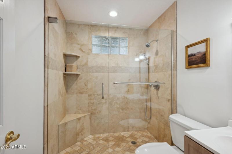 35-web-or-mls-6001-e-thunderbird-rd