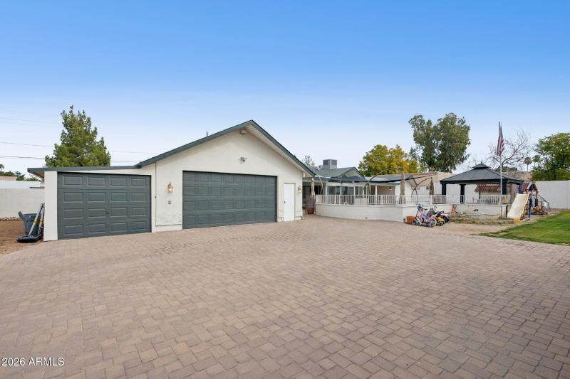 41-web-or-mls-6001-e-thunderbird-rd