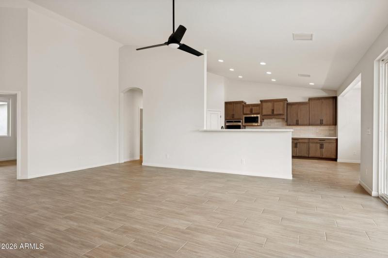 11-web-or-mls-20122-w-hazelwood-st