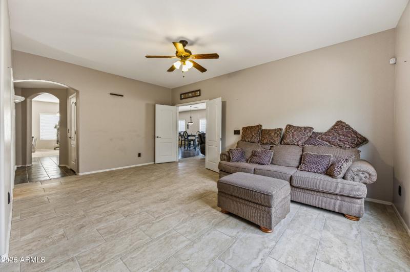 35834 W Cartegna Ln-18