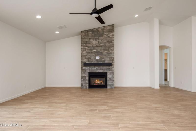 9-web-or-mls-20136-w-hazelwood-st