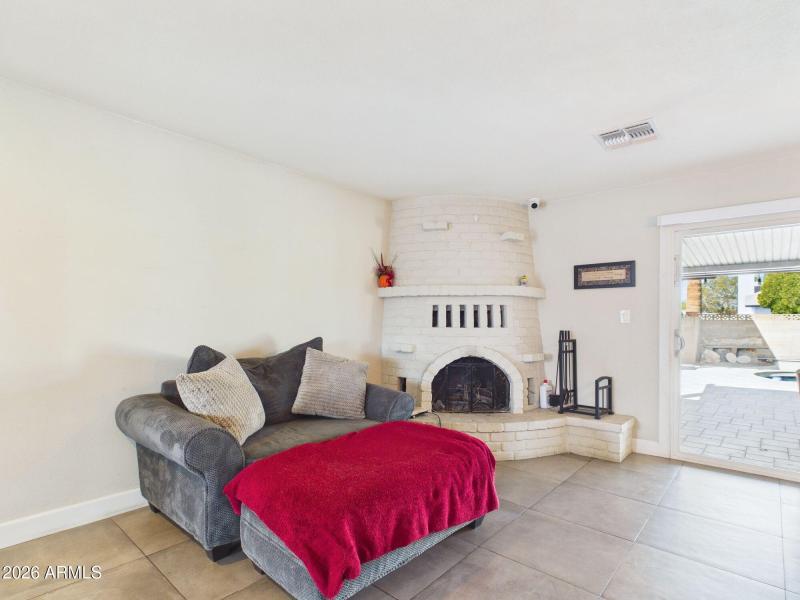 4-web-or-mls-CAM03379G0-PR0180-STILL004