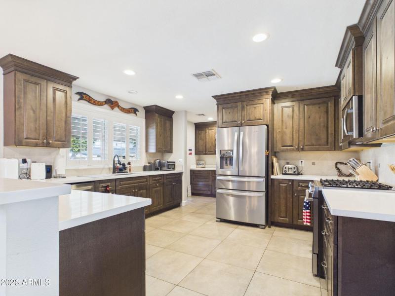 7-web-or-mls-CAM03379G0-PR0180-STILL007