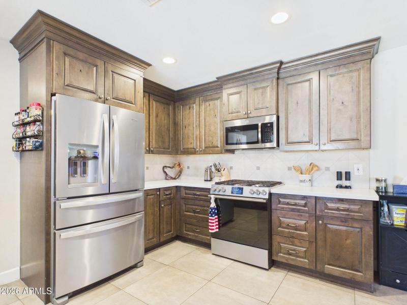 9-web-or-mls-CAM03379G0-PR0180-STILL009