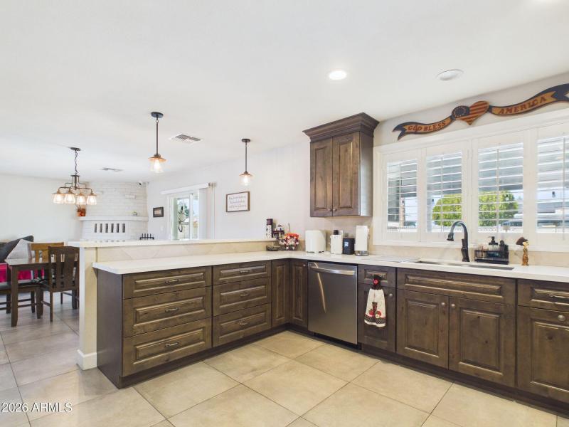 10-web-or-mls-CAM03379G0-PR0180-STILL010