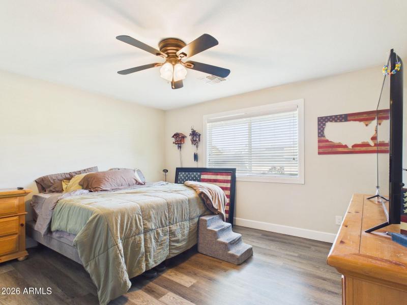 18-web-or-mls-CAM03379G0-PR0180-STILL018