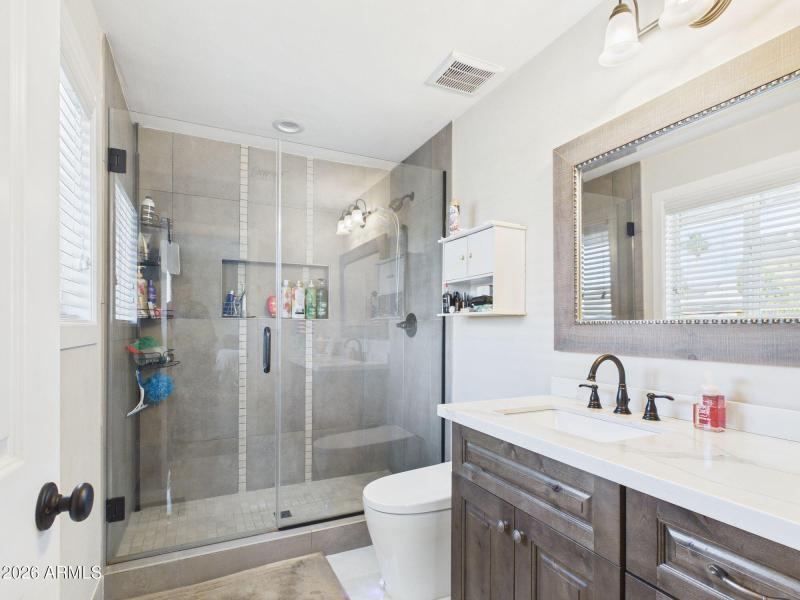 20-web-or-mls-CAM03379G0-PR0180-STILL020