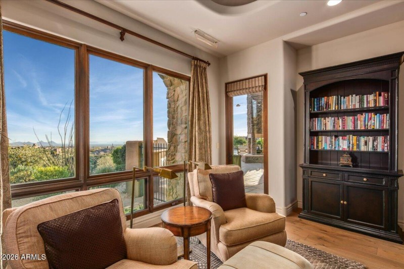 35-Primary Suite Sitting Area