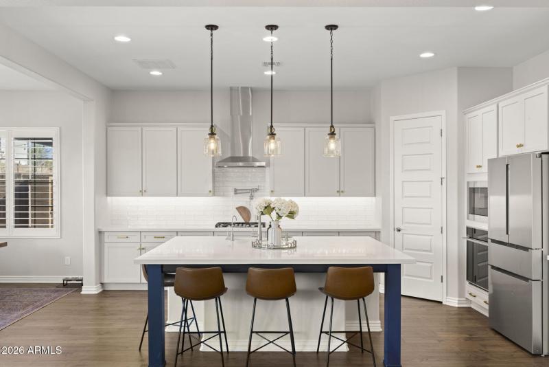 Large Entertainer's Island