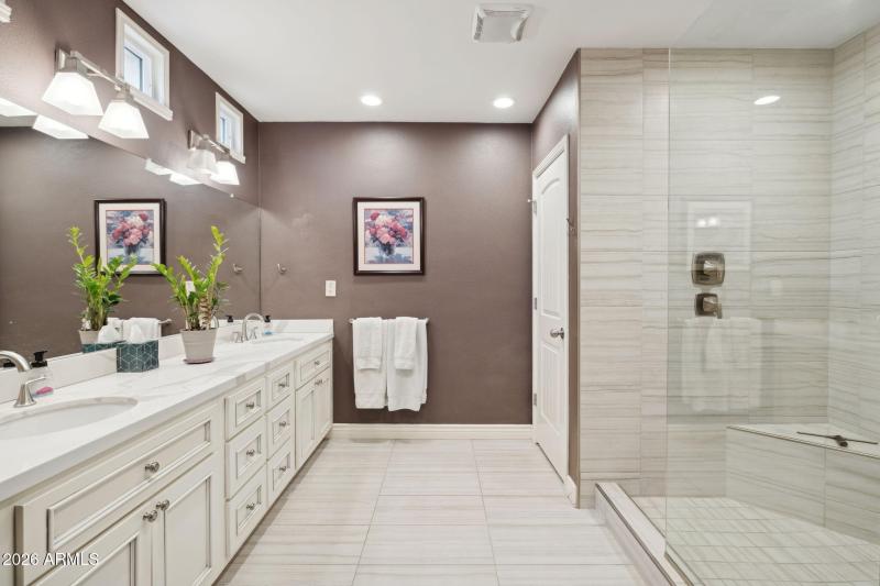 Ensuite 3/4 Bathroom