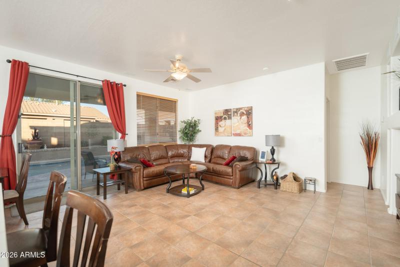 Open Space - Family room/kitchen