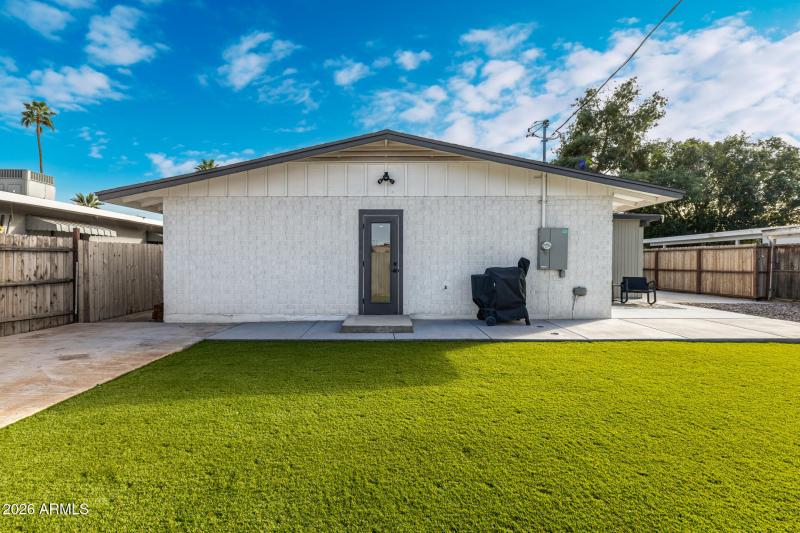 Back yard - Back home entry