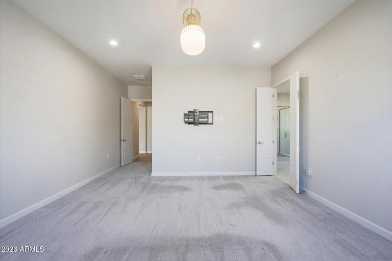 Primary w Bath Access