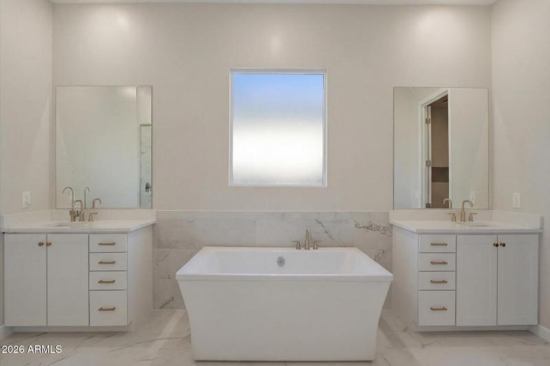 Luxurious Primary Bathroom