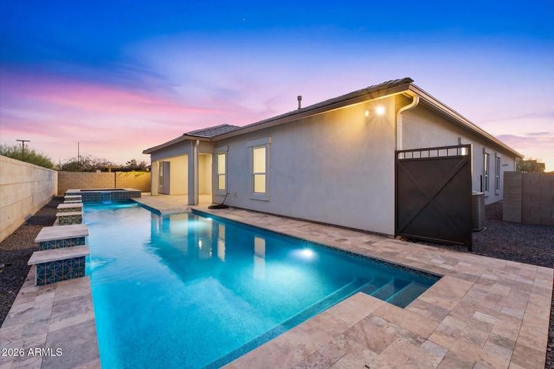 Illuminated Pool Spa w Waterfall