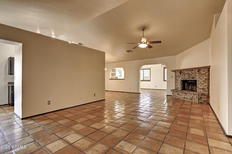 14004 N Sussex Pl (21)