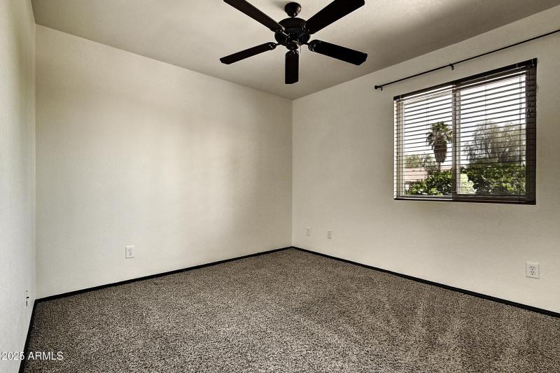 14004 N Sussex Pl (33)