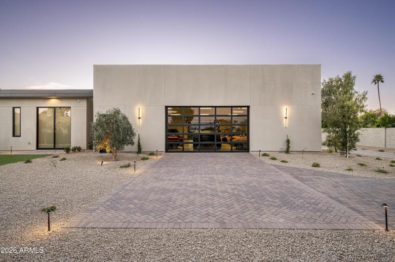 089_Exterior Garage View Back