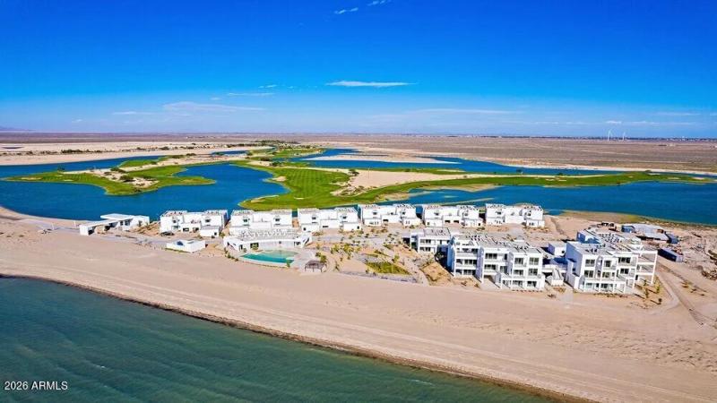 CLUSTER ON THE WATER