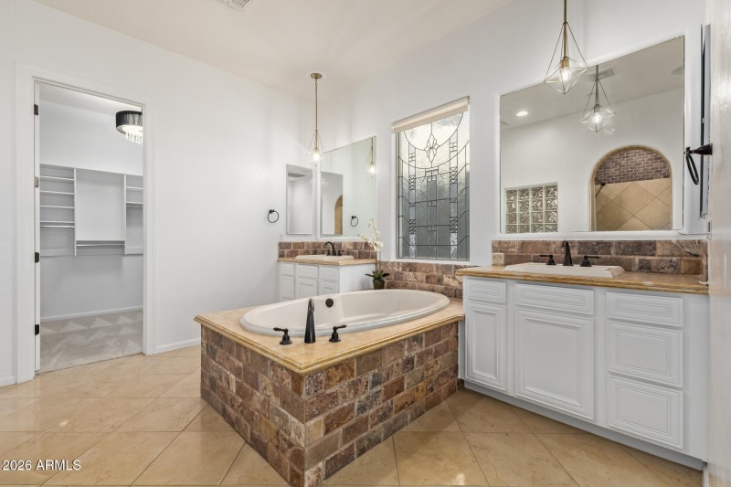 Primary Bath- Dual Vanities w/tub