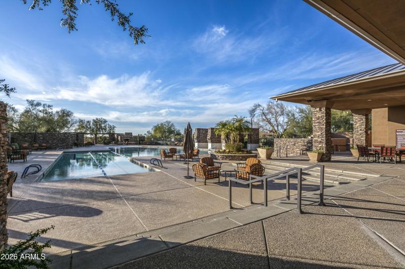 049_Community Poolside Views