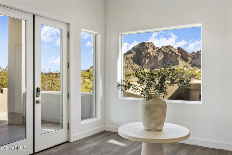 Front Room Camelback Mtn Views