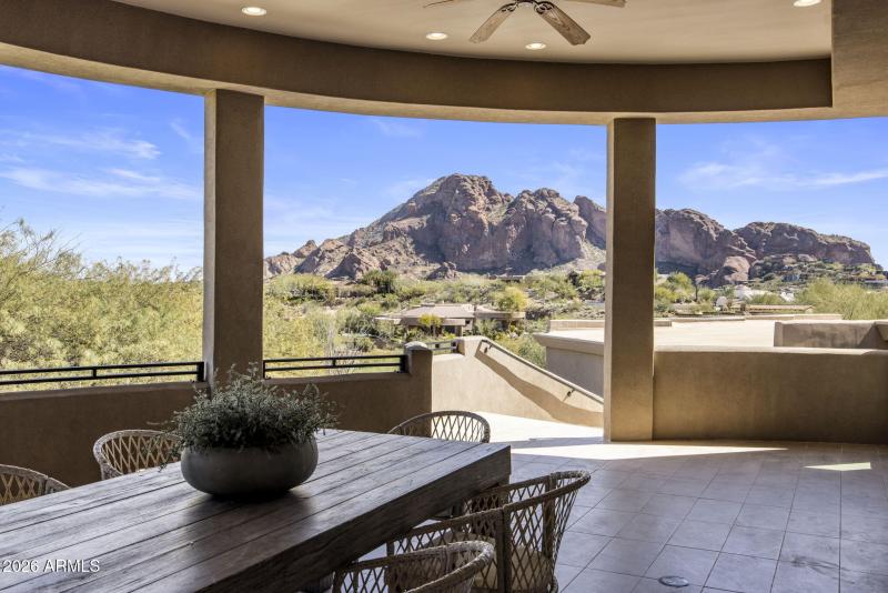 Front Patio-Camelback View