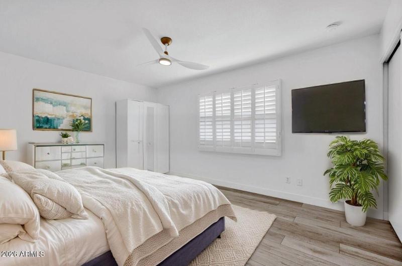 8017-E-Glenrosa-Ave-15 - Bedroom - Luxur