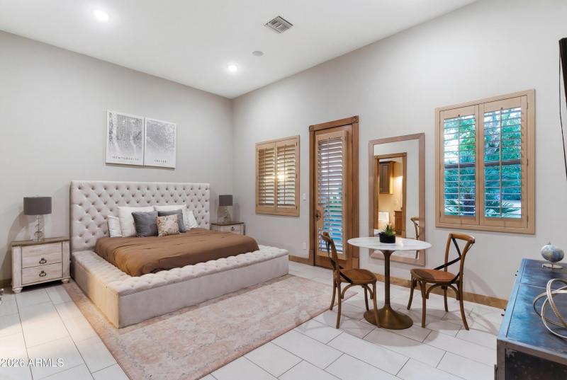 En Suite Bedroom 2 of 5