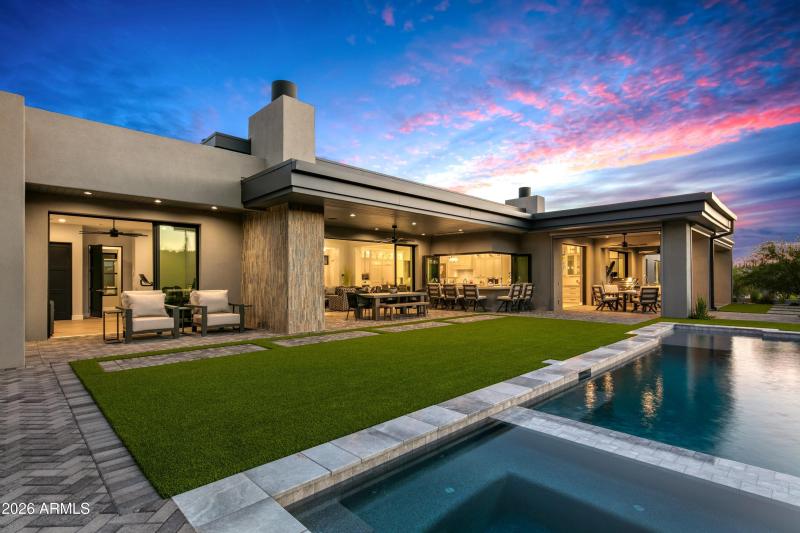 002_Back Exterior Glow