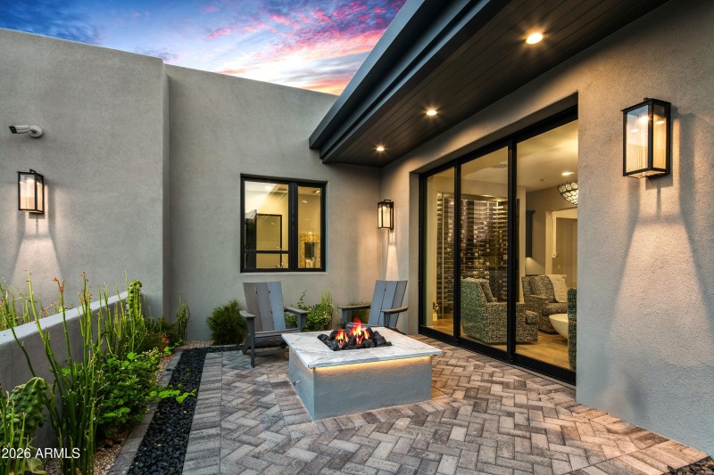 007_Front Courtyard Conversation