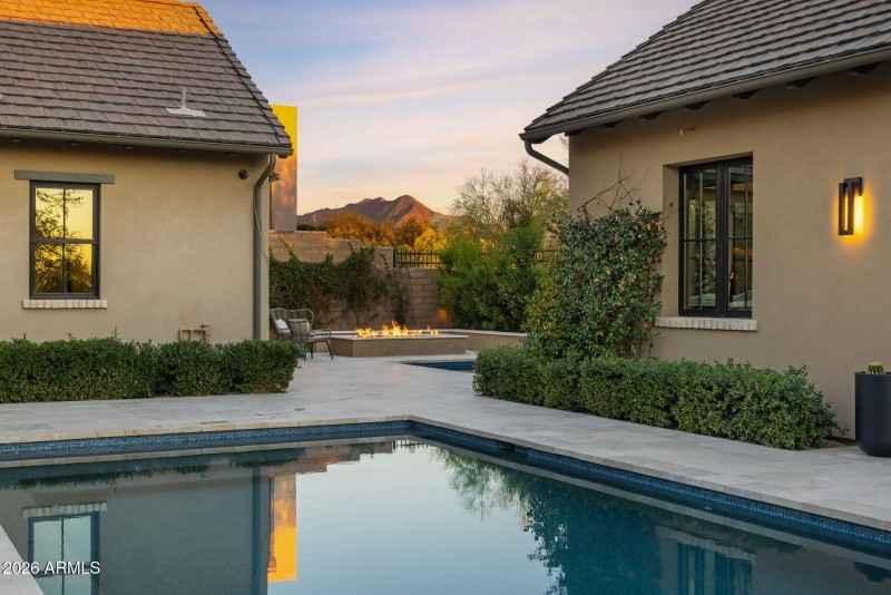 84-web-or-mls-22407-n-89th-st