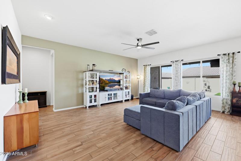 B (32) - Family Room