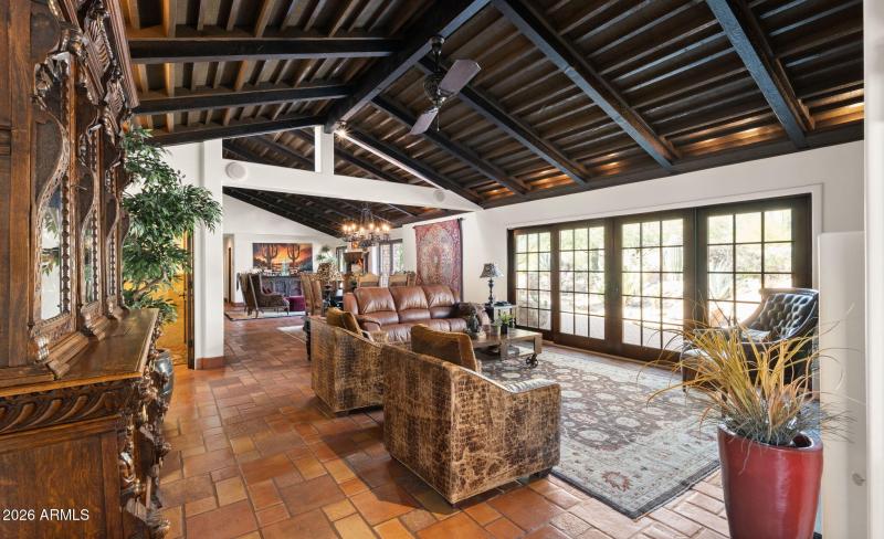 18-web-or-mls-Living Room2