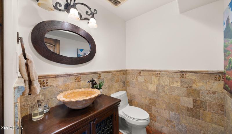 36-web-or-mls-Powder Room