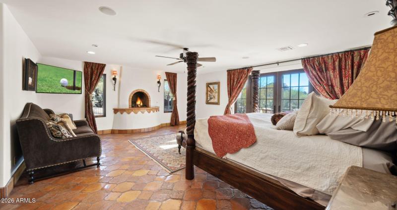 41-web-or-mls-Primary Suite8