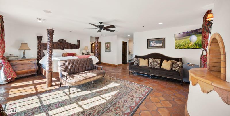 43-web-or-mls-Primary Suite2