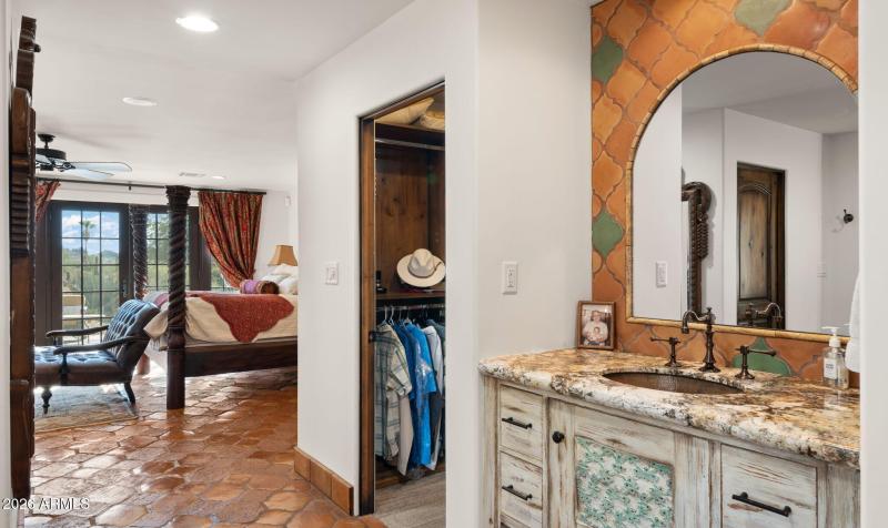 45-web-or-mls-Primary Suite7