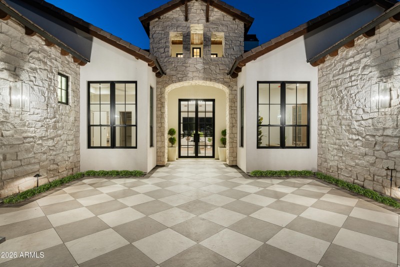 02-6302 E Calle Del Norte (1 of 1)